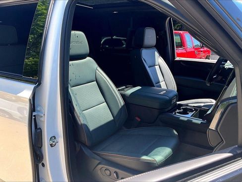 Used 2026 GMC Yukon AT4 w/ AT4 Premium Plus Package AWD/4WD image 7