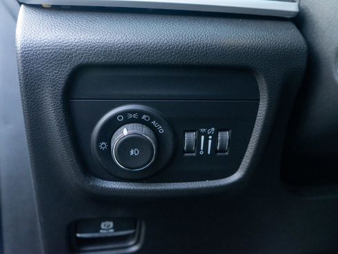 Used 2023 Jeep Grand Cherokee L Limited w/ Luxury Tech Group II image 17