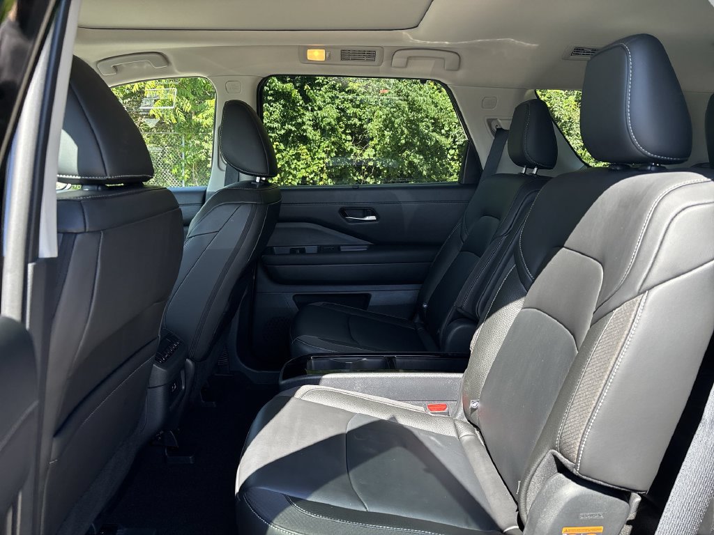 Certified 2025 Nissan Pathfinder SL w/ SL Premium Package FWD image 19