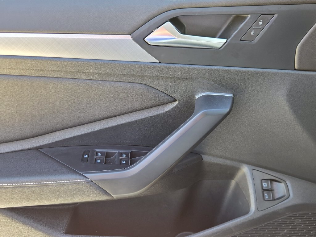Certified 2024 Volkswagen Jetta SE w/ Panoramic Sunroof Package FWD image 27