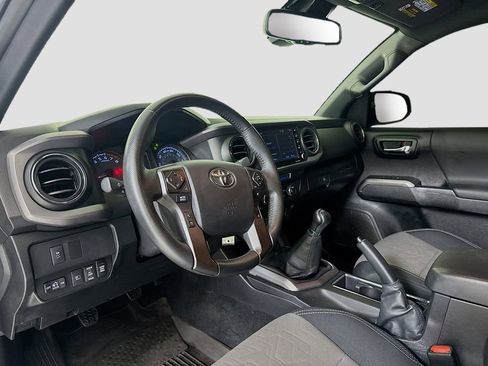 Used 2022 Toyota Tacoma TRD Off-Road AWD/4WD image 10
