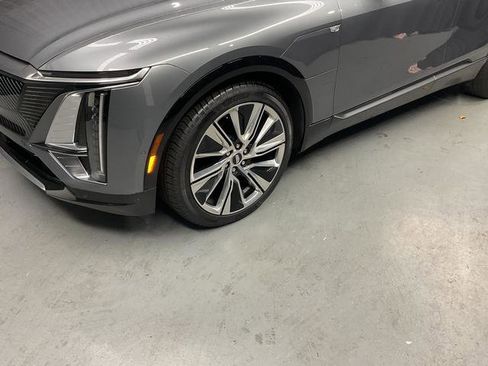 Used 2023 Cadillac Lyriq Luxury image 3