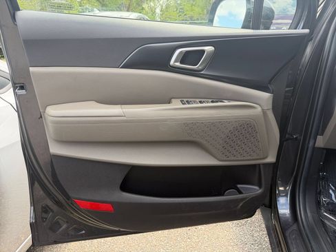 Used 2026 Kia Carnival FWD image 18