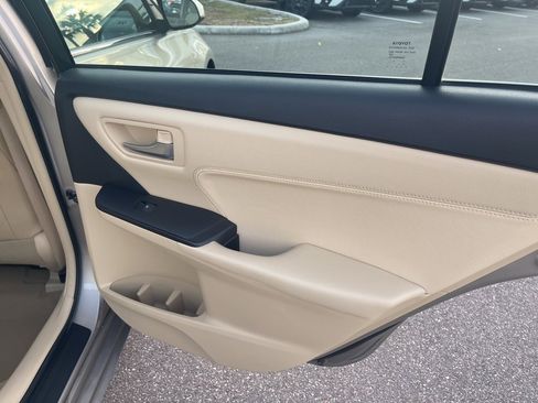 Used 2015 Toyota Camry XLE image 33