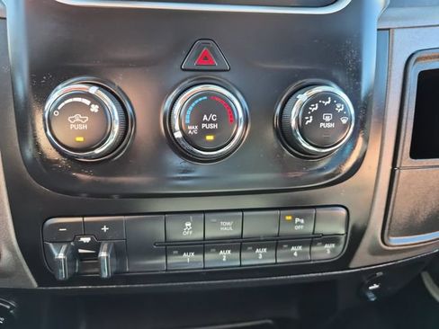 Used 2014 RAM 2500 Tradesman w/ Chrome Appearance Group AWD/4WD image 17