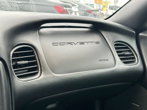 Used 2004 Chevrolet Corvette Coupe w/ Preferred Equipment Group RWD image 28