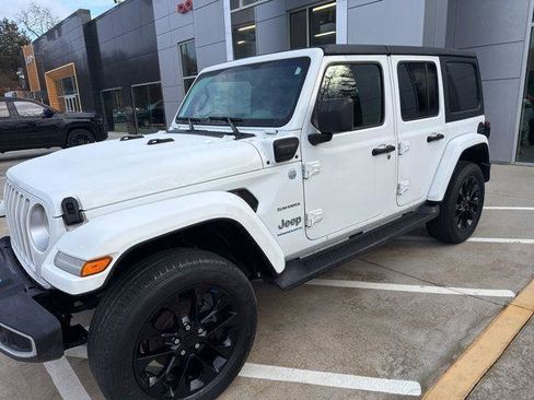 Used 2023 Jeep Wrangler Unlimited Sahara w/ Cold Weather Group AWD/4WD image 11