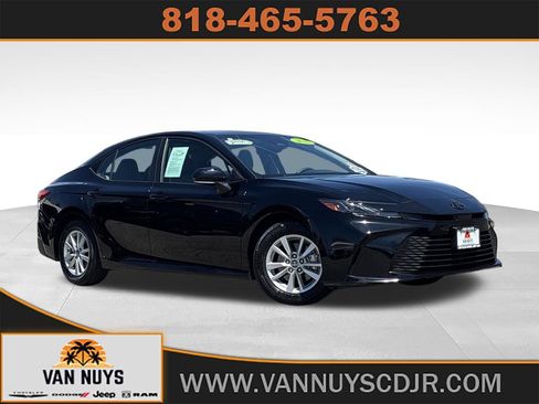 Used 2025 Toyota Camry LE FWD image 1