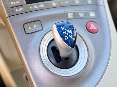 Used 2015 Toyota Prius Five FWD image 26