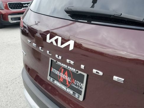 Used 2022 Kia Telluride LX AWD/4WD image 5