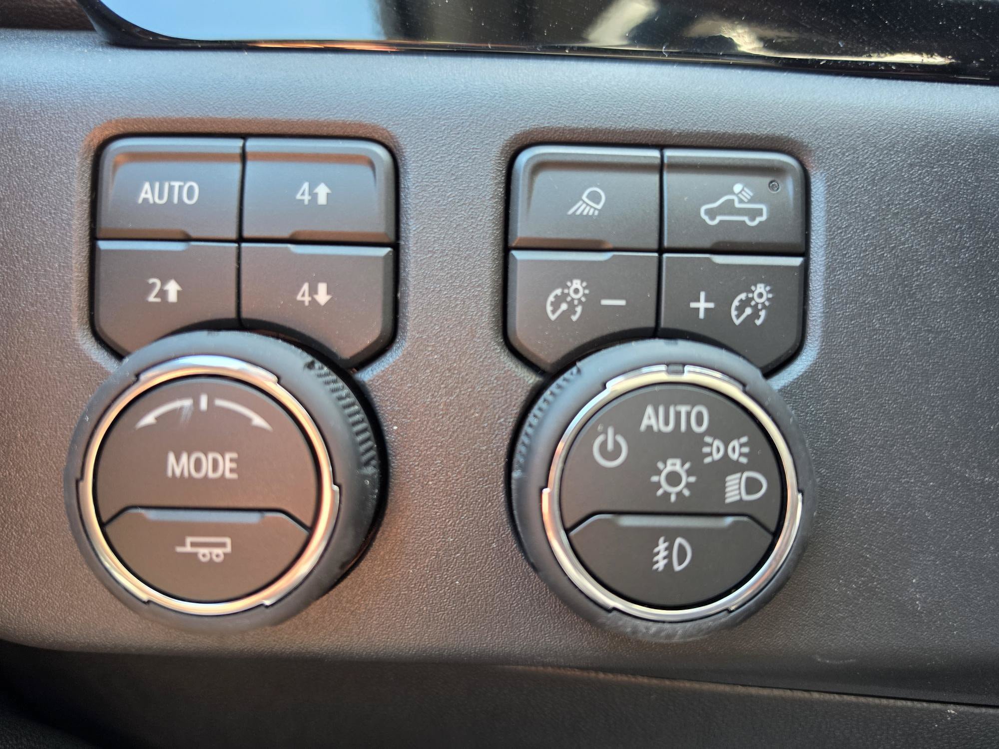 Used 2026 Chevrolet Silverado 1500 LT Trail Boss w/ Safety Package AWD/4WD image 17