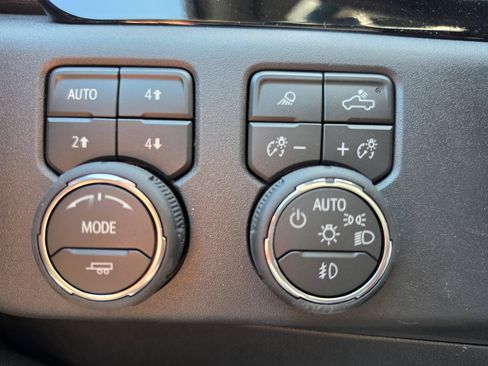 Used 2026 Chevrolet Silverado 1500 LT Trail Boss w/ Safety Package AWD/4WD image 17