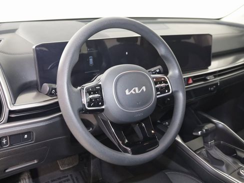Used 2025 Kia Sorento LX image 6