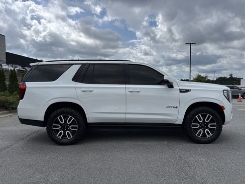 Used 2023 GMC Yukon AT4 w/ AT4 Premium Package AWD/4WD image 11