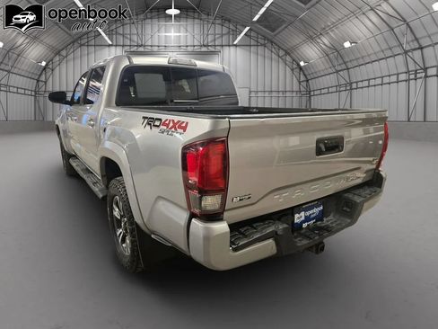Used 2019 Toyota Tacoma TRD Sport AWD/4WD image 7