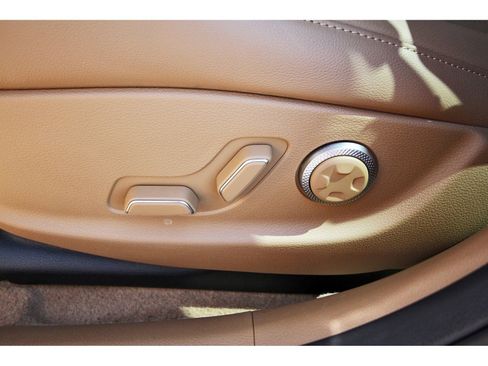 Used 2025 Genesis G80 2.5T image 30