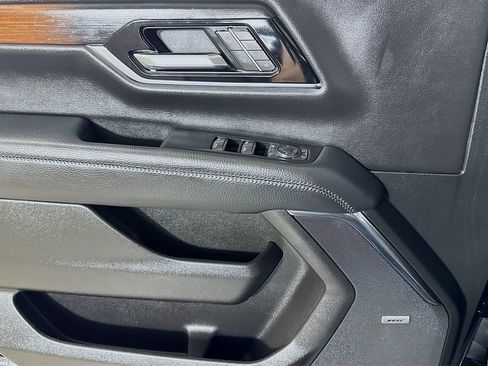 Used 2025 GMC Yukon XL Denali AWD/4WD image 16