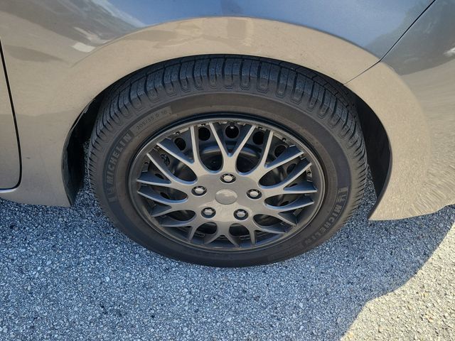 Used 2016 Toyota Corolla LE FWD image 7