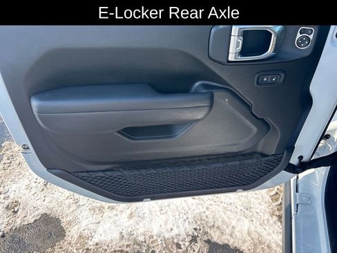 Certified 2025 Jeep Wrangler Willys 4xe image 15