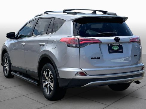 Used 2018 Toyota RAV4 XLE FWD image 11