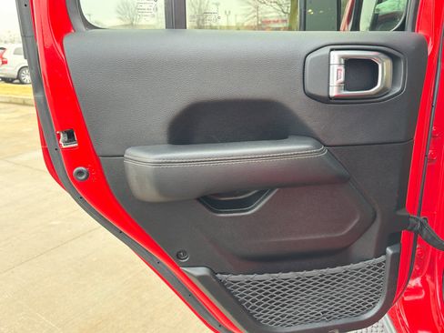 Used 2022 Jeep Wrangler Unlimited Sahara w/ Cold Weather Group image 12