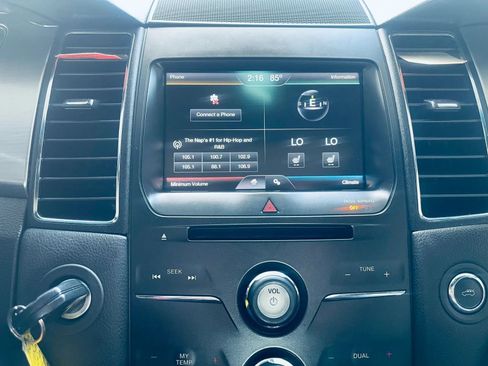 Used 2013 Ford Taurus SEL FWD image 17