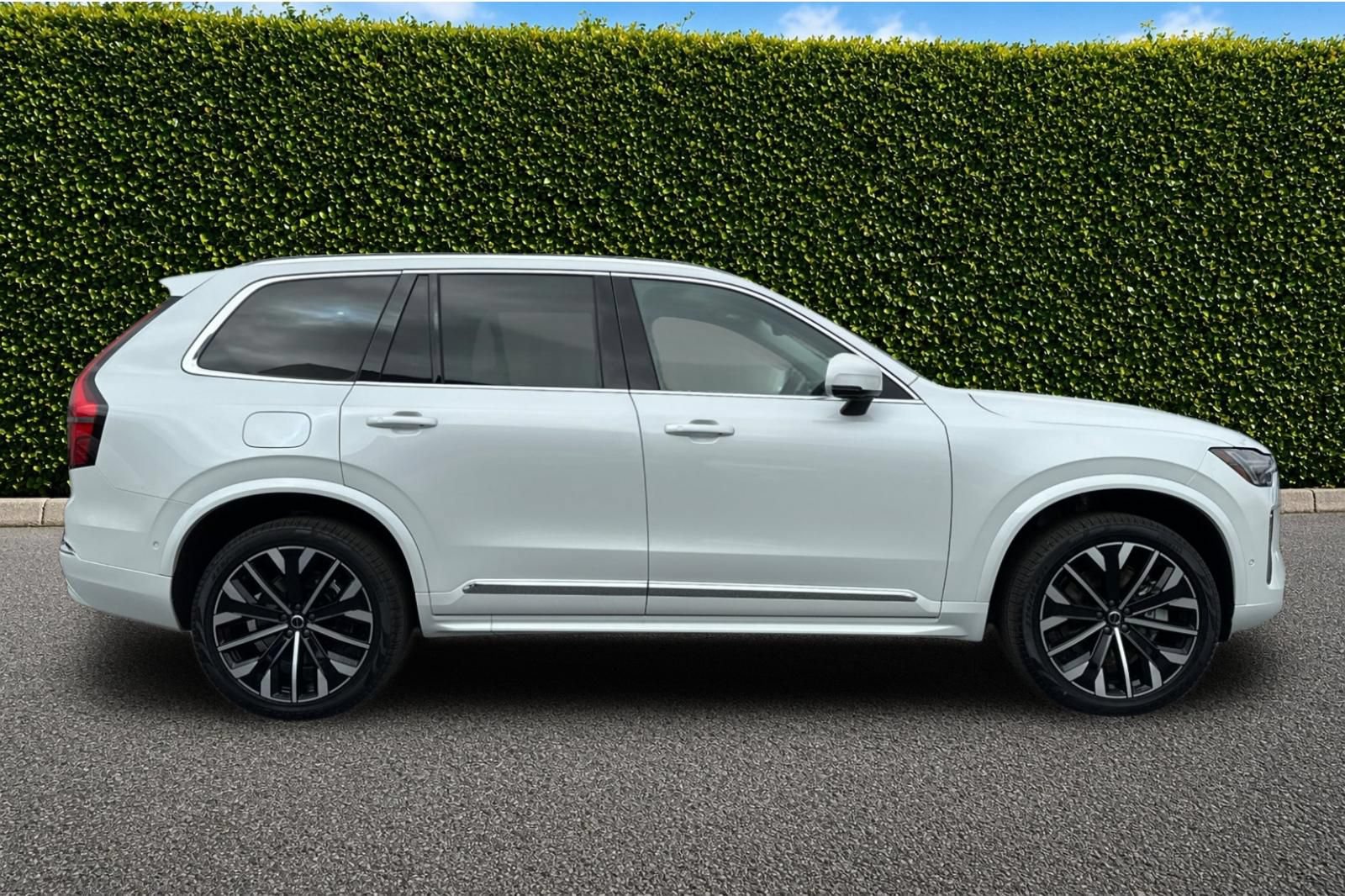 New 2025 Volvo XC90 T8 Plus w/ Protection Package Premier AWD/4WD image 7