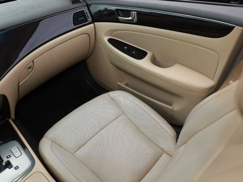 Used 2011 Hyundai Genesis 3.8 RWD image 22
