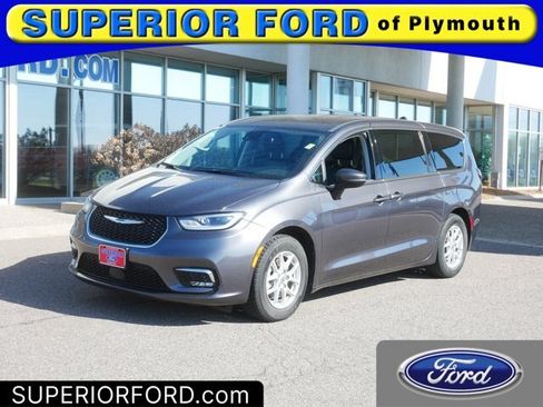 Used 2023 Chrysler Pacifica Touring-L FWD image 1