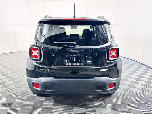 Used 2022 Jeep Renegade Latitude AWD/4WD image 4