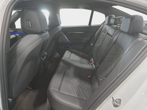 Certified 2025 BMW i5 eDrive40i w/ Premium Package RWD image 23