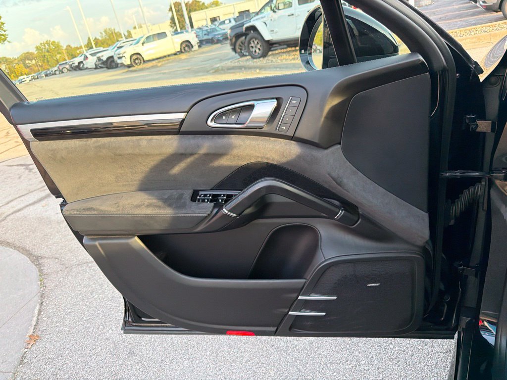 Used 2016 Porsche Cayenne GTS AWD/4WD image 31