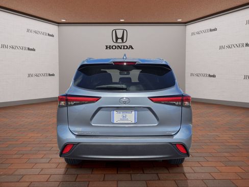 Used 2023 Toyota Highlander XLE FWD image 10