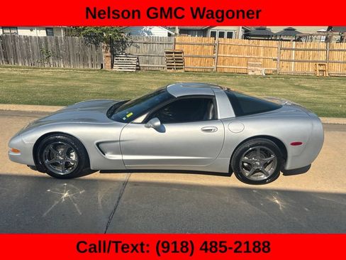 Used 2003 Chevrolet Corvette Coupe w/ Preferred Equipment Group RWD image 7