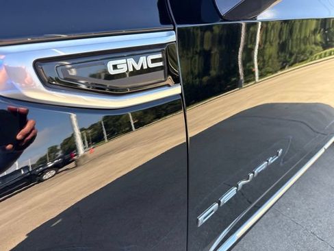 Used 2021 GMC Yukon XL Denali w/ Denali Premium Package AWD/4WD image 3