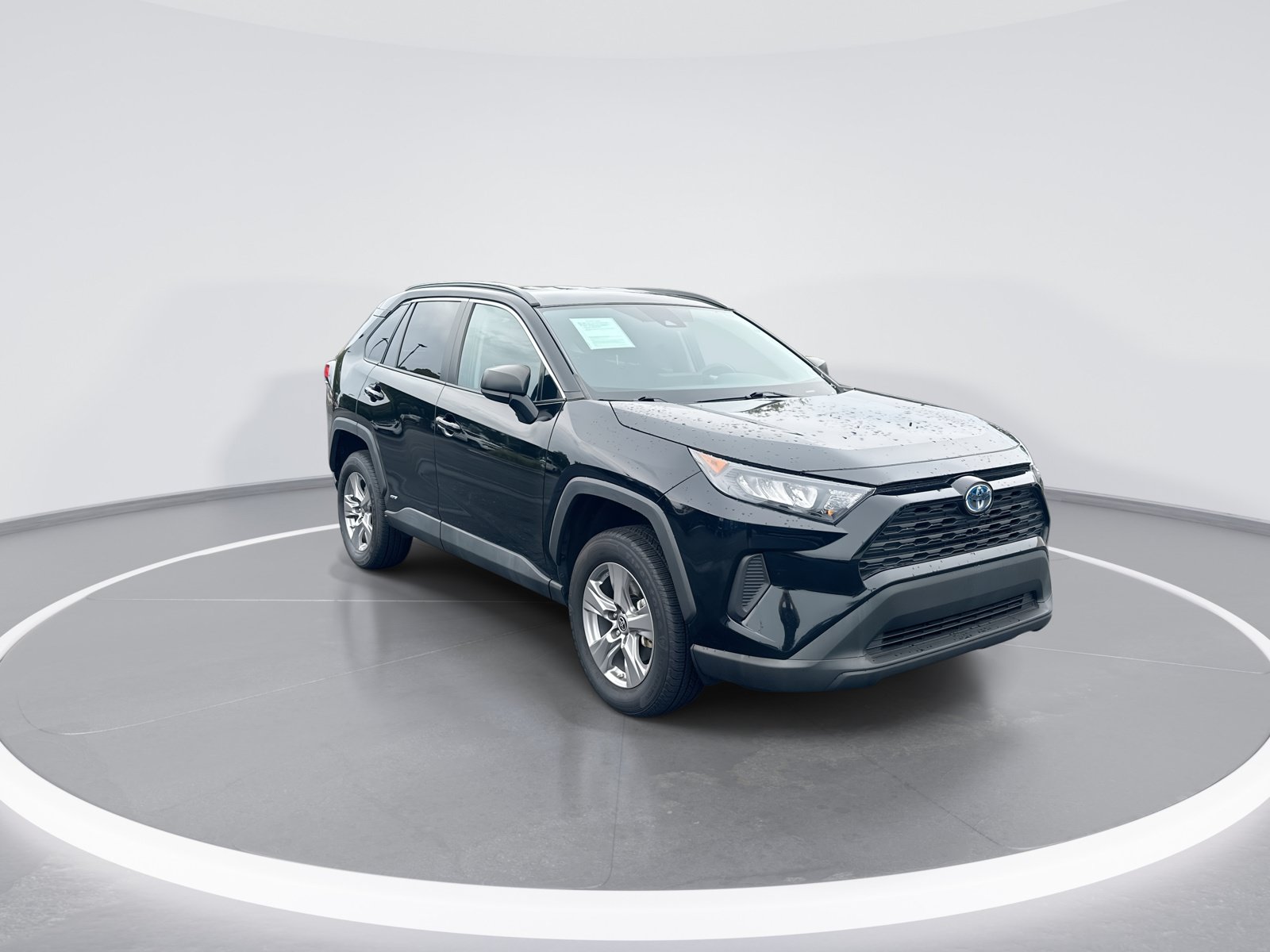 Used 2022 Toyota RAV4 LE AWD/4WD image 2