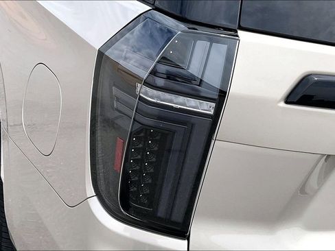Used 2021 Chevrolet Tahoe LS AWD/4WD image 30