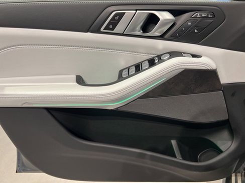 Used 2023 BMW X7 xDrive40i w/ Premium Package image 14