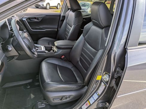 Used 2019 Toyota RAV4 Limited image 7