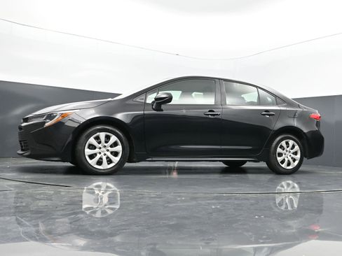 Used 2024 Toyota Corolla LE image 37