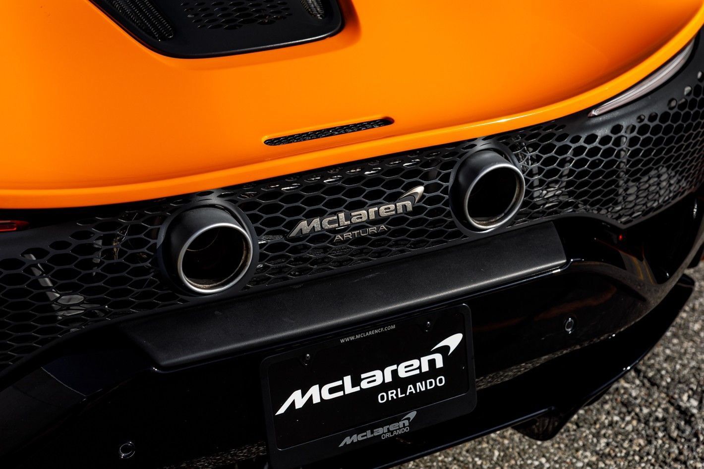 Used 2025 McLaren Artura RWD image 28