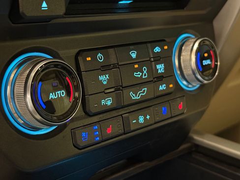 Used 2018 Ford F150 Lariat w/ Equipment Group 502A Luxury image 32