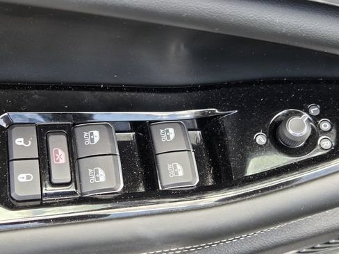 Used 2023 Jeep Grand Cherokee Overland w/ MOPAR Finishing Package AWD/4WD image 24