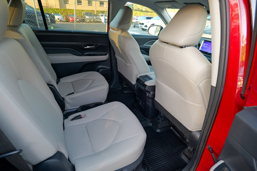 Used 2024 Toyota Grand Highlander AWD image 28