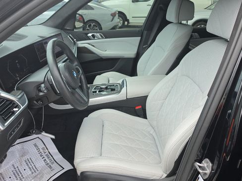 Used 2024 BMW X7 xDrive40i w/ M Sport Package AWD/4WD image 5