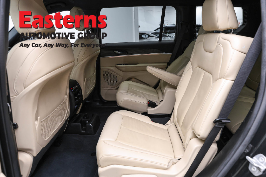 Used 2023 Jeep Grand Cherokee L Limited AWD/4WD image 23