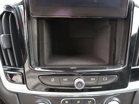 Used 2020 Chevrolet Traverse LT image 21