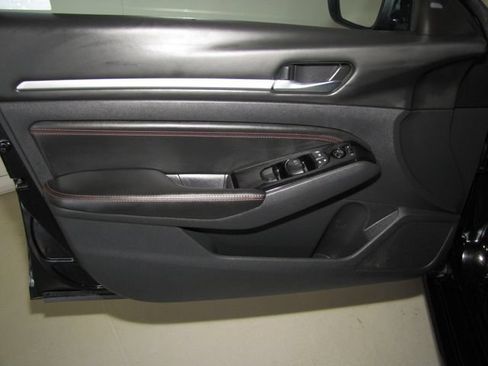Used 2023 Nissan Altima 2.5 SR FWD image 10