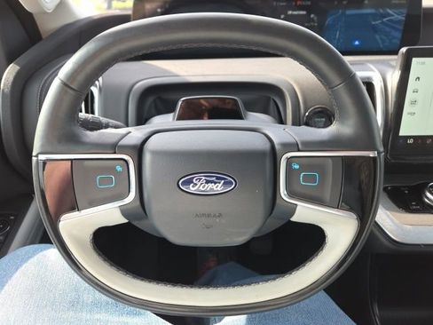 Used 2025 Ford Expedition Platinum w/ Driver's Package image 40