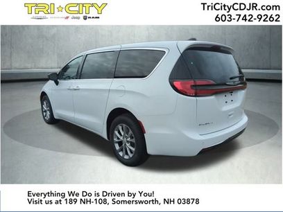 New 2026 Chrysler Pacifica Select